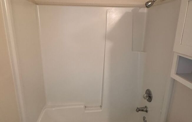 1 bed, 1 bath, 400 sqft, $975, Unit 302