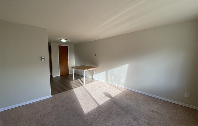 1 bed, 1 bath, 750 sqft, $1,400, Unit 1R