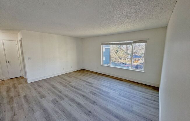 2 beds, 1 bath, 890 sqft, $1,595, Unit 14