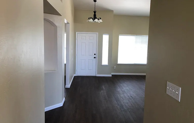 Fantastic Home Located In Rosedale!