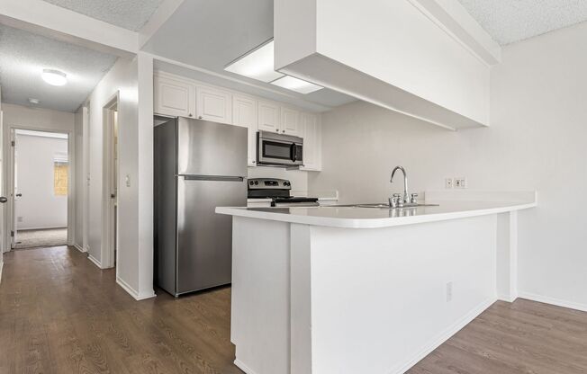 2 beds, 2 baths, 1,008 sqft, $2,600