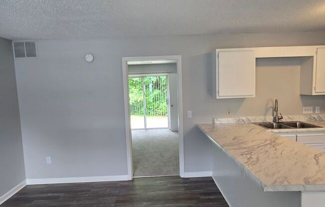 1 bed, 1 bath, 700 sqft, $995, Unit 1018 E Barton St Apt 1018-B
