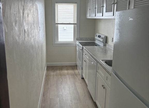 126 INGLESIDE AVE