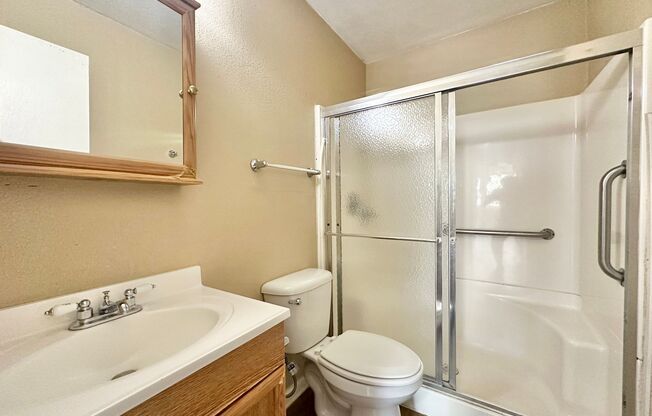 3 beds, 1 bath, $995