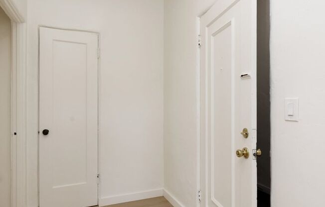2 beds, 1 bath, 650 sqft, $2,895, Unit 305