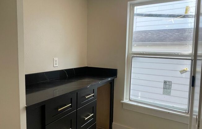 3 beds, 2 baths, 1,200 sqft, $2,599, Unit 1517-01