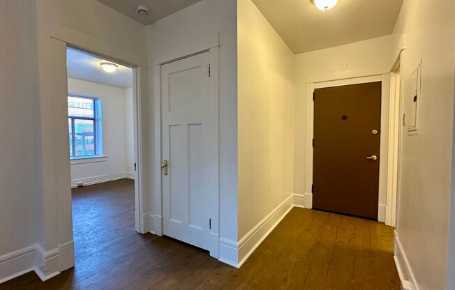 2 beds, 1 bath, 609 sqft, $1,995, Unit 106