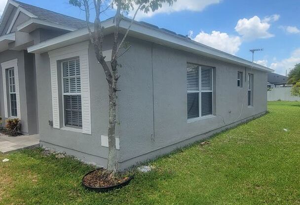 Corner of Curry Ford and Goldenrod 3 bedroom 2 baths and one car garage