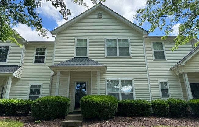 3 Bedroom | 2.5 Bath Townhouse in Holly Springs with fenced Patio!