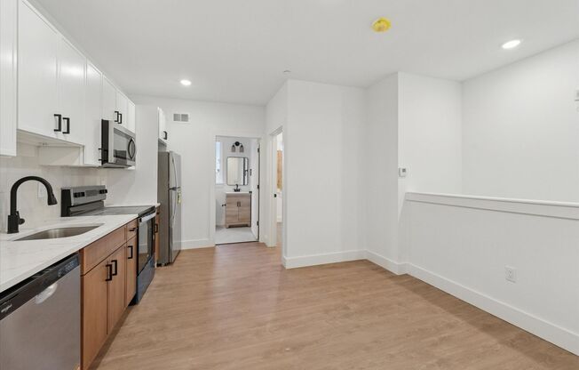 2 beds, 2 baths, 900 sqft, $1,422, Unit 101
