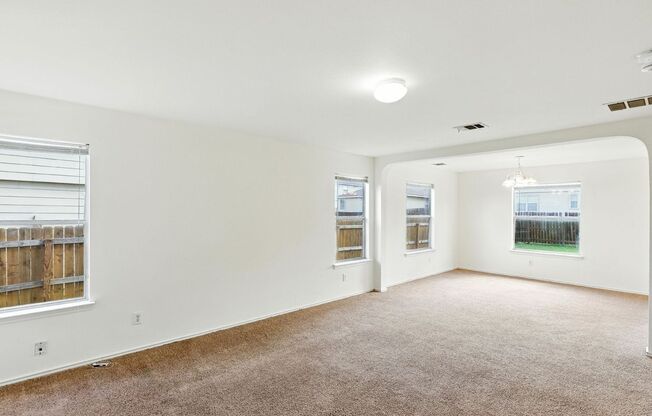 Easy Access to Hwy 90 & Loop 410