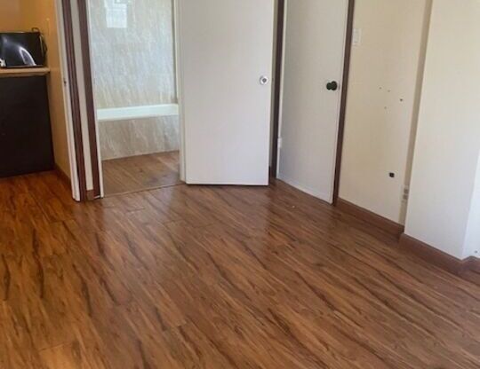 Studio, 1 bath, 300 sqft, $1,999, Unit 5