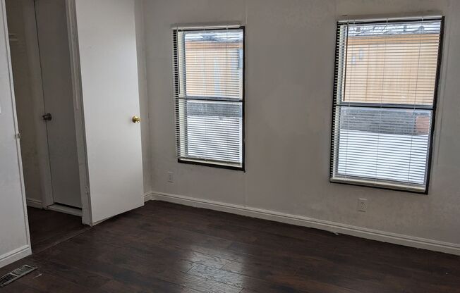 3 beds, 2 baths, 850 sqft, $1,295, Unit #3