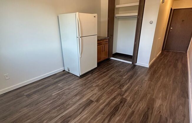 Studio, 1 bath, 200 sqft, $420, Unit 2526-36-B