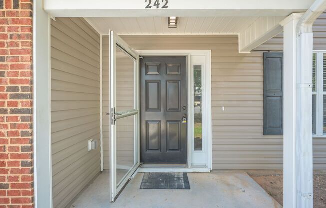 Spacious 5-Bedroom Townhome in Crestview with Private Backyard