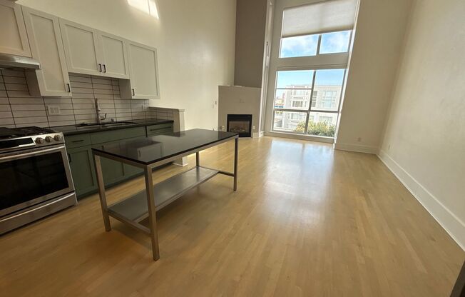EPIC REA- Great SOMA Loft w/View - 1 BR/2 BA, Parking, Storage