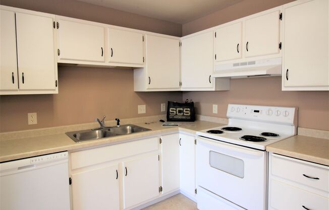 2 beds, 1 bath, 918 sqft, $995, Unit ME 2401-07