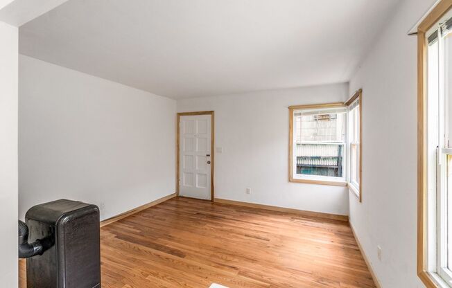 1 bed, 1 bath, $1,700, Unit B