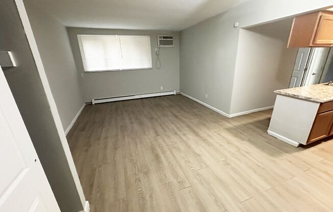 2 beds, 1 bath, 800 sqft, $895, Unit 601-05