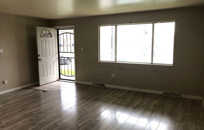 2 beds, 1.5 baths, $900, Unit APARTMENT 5F