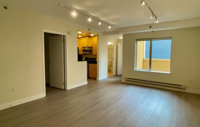 1 bed, 1 bath, 590 sqft, $2,165, Unit 208
