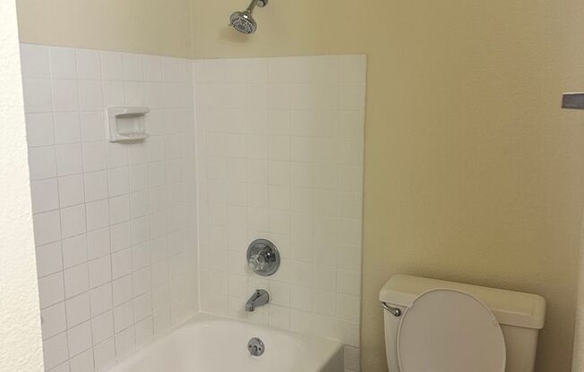 2 beds, 1 bath, 920 sqft, $1,500, Unit 7537-03