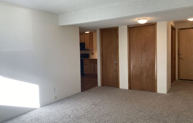 Lovely 2BR/1BA with large kitchen! Laundry/parking on site!
