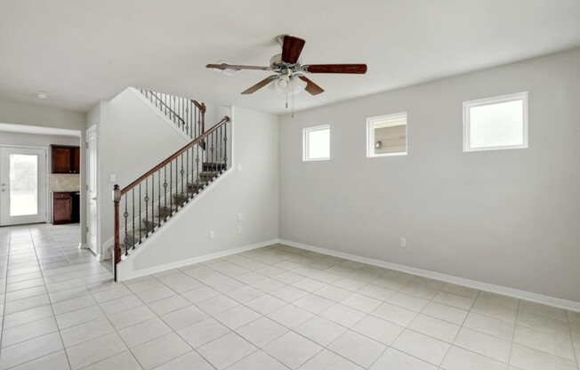 228 FRIENDSHIP OAK DR