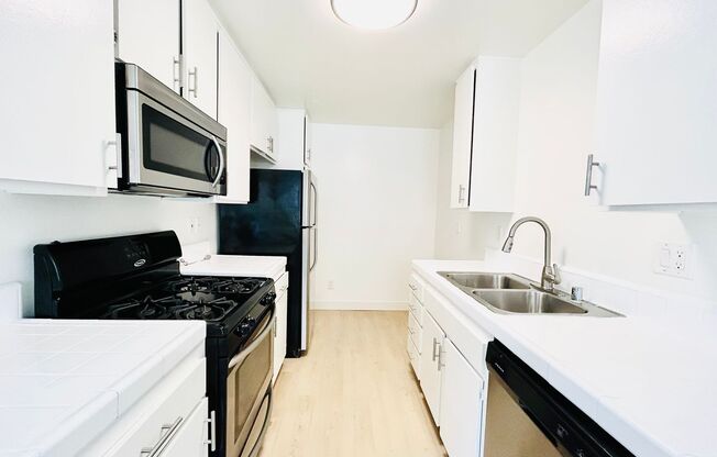 1 bed, 1 bath, $2,395, Unit 19