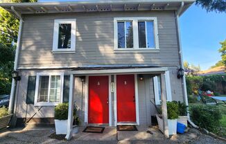 Charming One-Bedroom Duplex Unit in Menlo Park