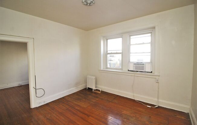 1 bed, 1 bath, 2 sqft, $800, Unit #104