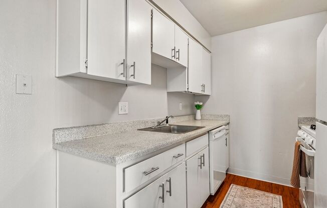 2 beds, 1 bath, 916 sqft, $1,495, Unit 15