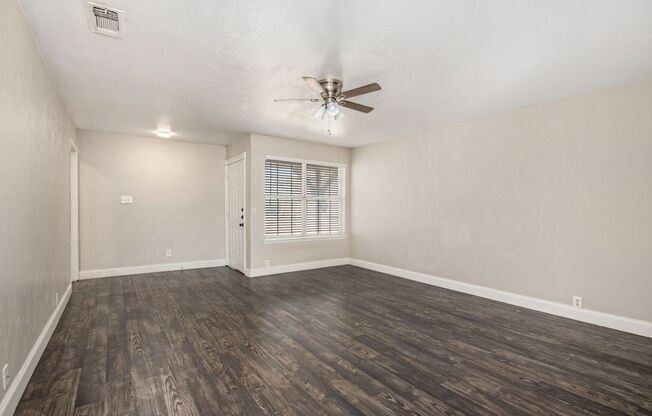 Beautifully Crafted 2 bed 2 bath duplex located in Weatherford, Tx.