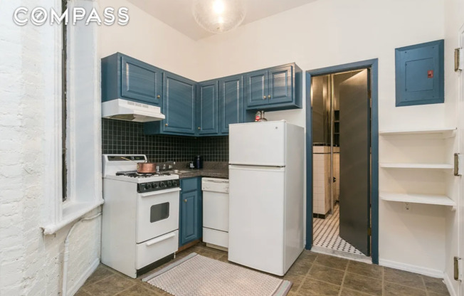 340 W 17 ST