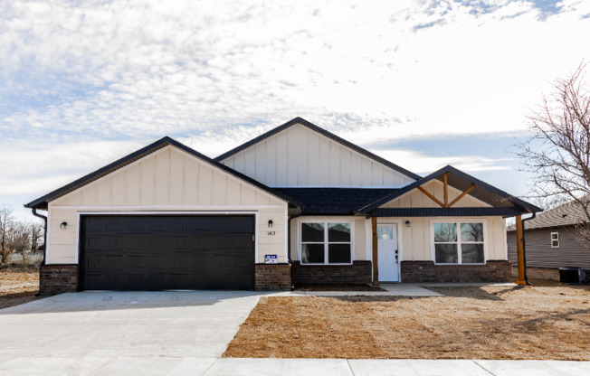 1412 E EMELYN LN