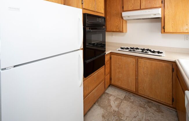 2 beds, 1 bath, $2,495, Unit 04