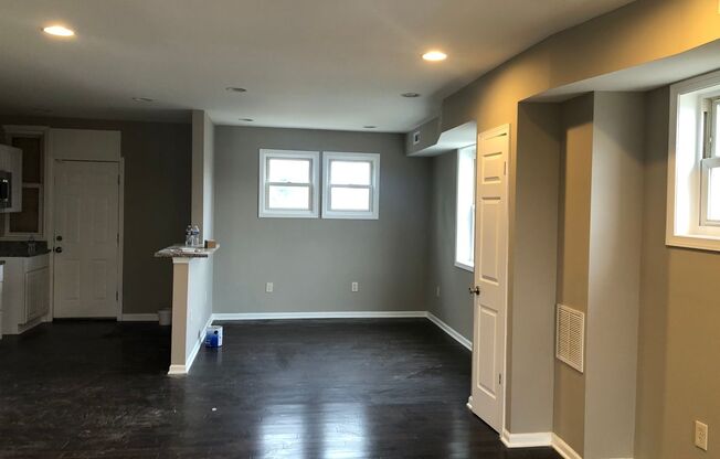 3 Bedroom 2 Bathroom recently renovated townhouse in Baltimore