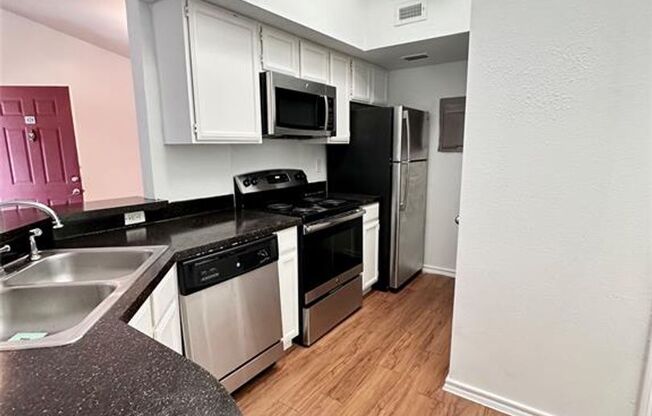 1 bed, 1 bath, $1,195, Unit Unit 424