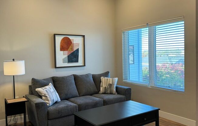 2 beds, 2 baths, 907 sqft, $1,550