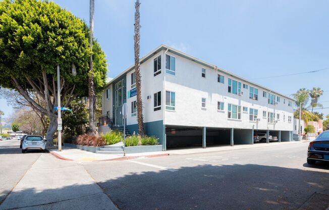 1000 N Curson