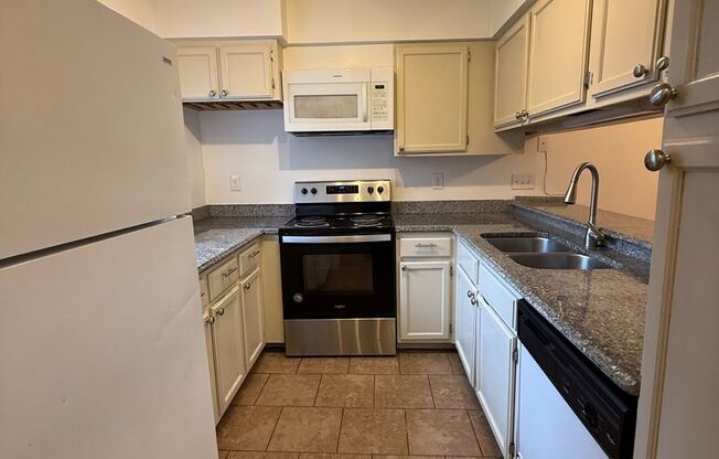 Beautiful South Charlotte Condo For Rent