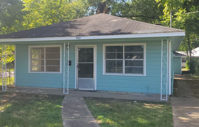 Adorable 3 bedroom/1 bath house with Central Air and Heat!