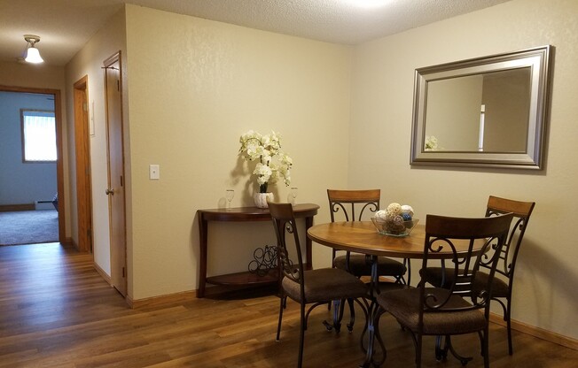 2 beds, 1 bath, 749 sqft, $1,100, Unit 105403