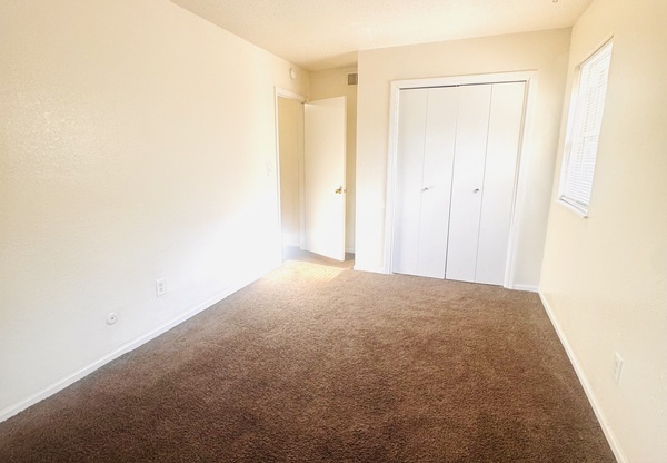 1415 W MAPLE AVE