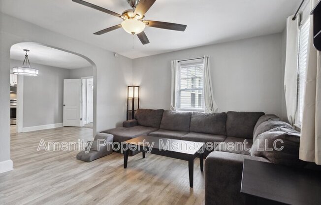 417 DOUGLAS AVE