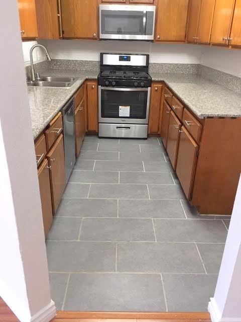 2 beds, 2 baths, 1,000 sqft, $2,195