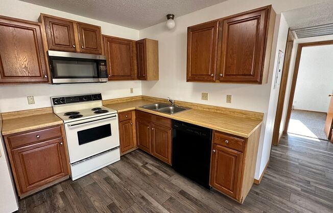 2 beds, 1 bath, 1,000 sqft, $895, Unit 46