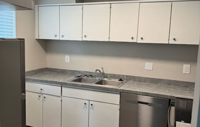 1 bed, 1 bath, 727 sqft, $875