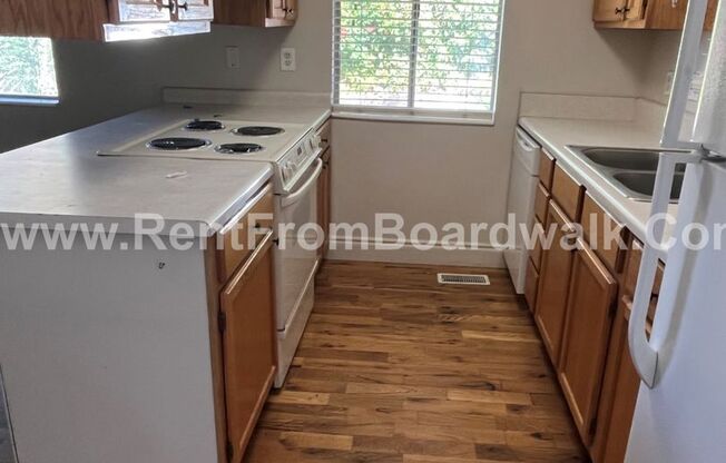 4 beds, 2 baths, 2,200 sqft, $1,995, Unit 1787 Lincoln Lane