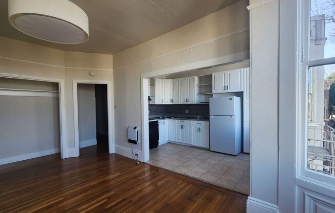 1 bed, 1 bath, 750 sqft, $3,295, Unit 09